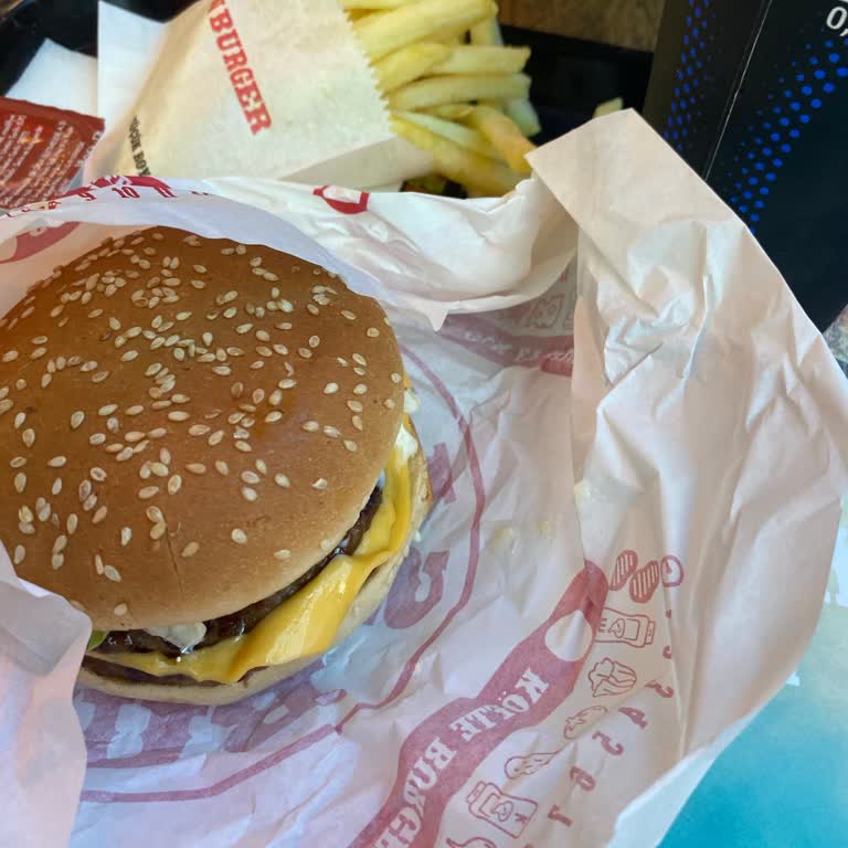 Saloon Burger Hayal Kırıklığına Uğratan Hamburger Deneyimi