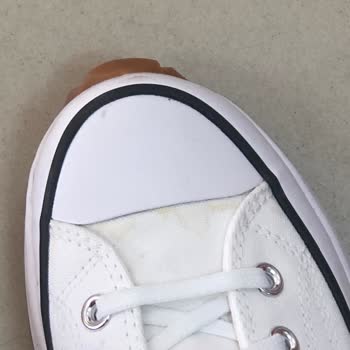 Converse Sarı Leke Oluştu