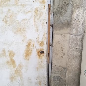 SEDAŞ Enerji Olmayan Direği Sökmüyor