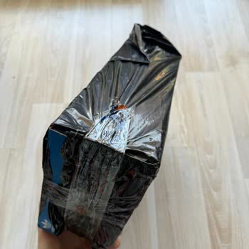 Adidas Parçalanmış Ayakkabı Kutusu