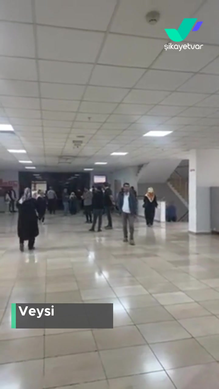 Diyarbakır Gazi Yaşargil Eğitim Ve Araştırma Hastanesi Pazar Yeri Gibi! videonun kapak resmi