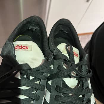 Adidas Malının Arkasında Durmuyor