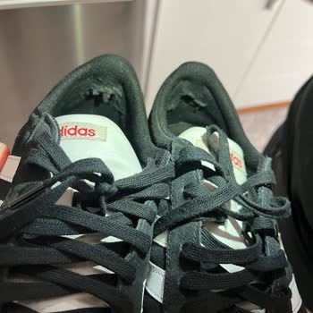 Adidas Malının Arkasında Durmuyor