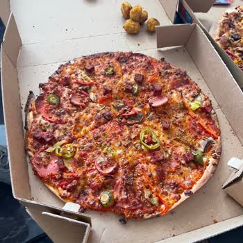 Domino's Pizza İçinden Sap Çıktı