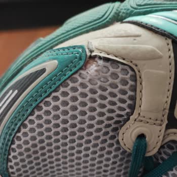 Asics 20 Kere Giyme Hakkınız Var. Sonra Parçalanıyor.