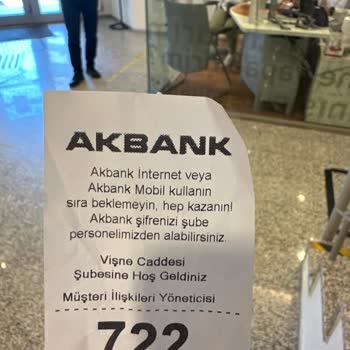 Akbank'ta İş Bilmeyen Eksik Personelle Bekleme