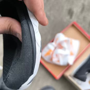 FLO Ayakkabı Kalitesiz Boya Ve İpleri Sökülen Ayakkabı Hayal Kırıklığı