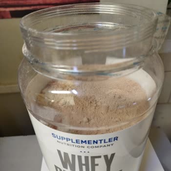 Supplementler Bozuk Supplement Markalı Whey Protein Tozu.