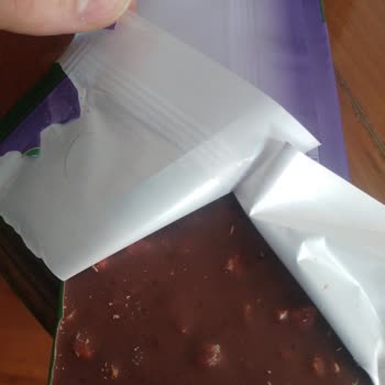 Milka Çikolatanın İç Ambalajında Ki Saç