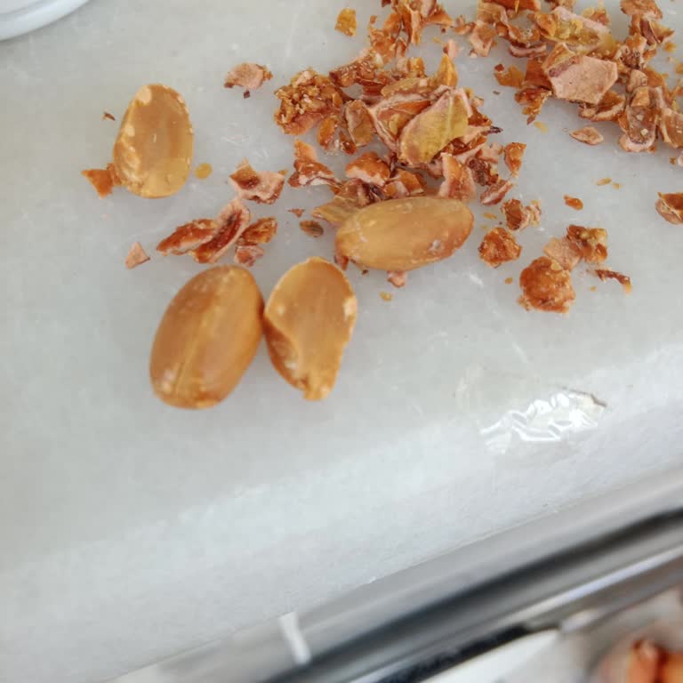 Nutova Yanmış Fıstıkları Makyajlayıp Satmak