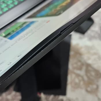 Monster Notebook Binlerce Lira Ödeme Aldılar, Ekran Çerçevesi Yapılmamış, Eksik Parça.