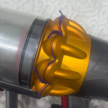 Dyson V15 Süpürgemin Çekiş Gücü Azaldı Mor Süngerler Aşındı Hava Kaçırıyor.