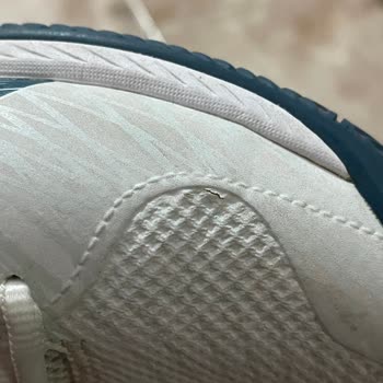 ASICS Çok Az Giyilen Ayakkabı Yırtılmaya Başladı