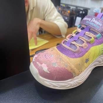 Skechers Çocuk Spor Ayakkabısında Beklenmedik Deformasyon