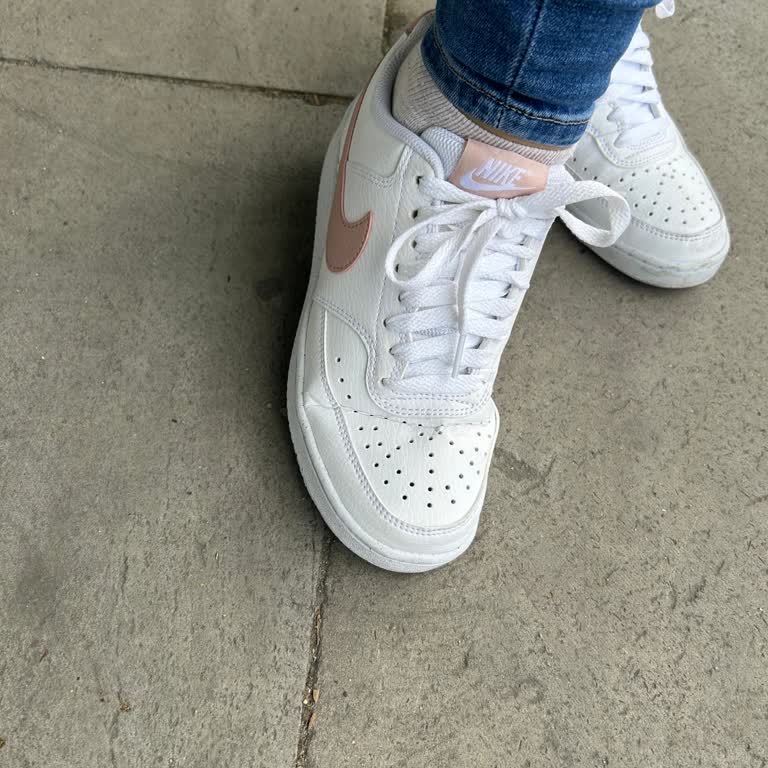 Nike Ayakkabı Ucunun Kırılması Ve Acıtması.