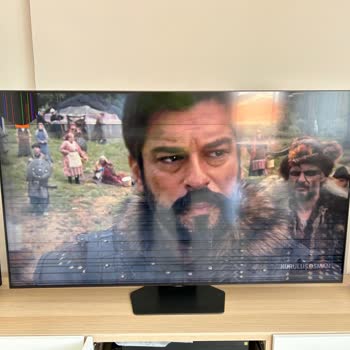 Samsung Servisi Kırık Çıkan TV Panelinin Sorumluluğunu Üzerine Almıyor