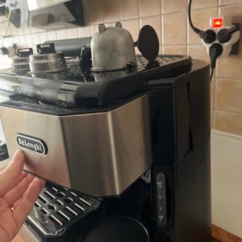 Delonghi Kahve Makinesinin Kapağı Eridi