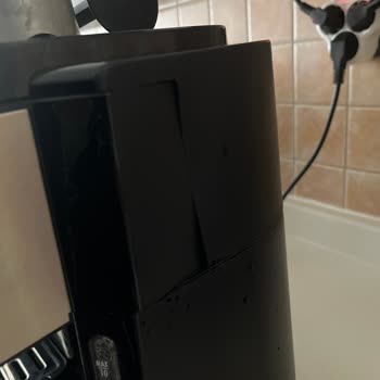 Delonghi Kahve Makinesinin Kapağı Eridi