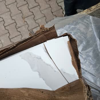 Kırık Seramik Hayal Kırıklığı: Kütahya Seramik'ten Beklenmedik Tatsızlık
