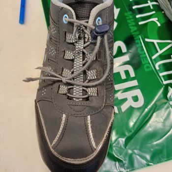 Deichmann Schuhe nach 3 Monaten kaputt - Sohle eingebrochen, Schnürsenkel gerissen