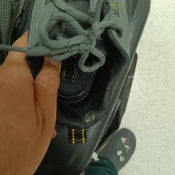 Skechers Ayakkabı Bir Ayda Parçalandı
