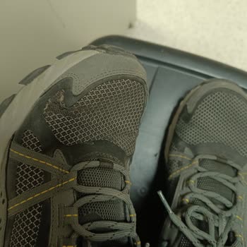Intersport Ayakkabı Paramparça Oldu