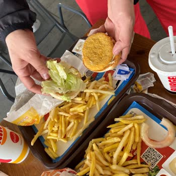 Burger King Hamburgerden Böcek Çıktı