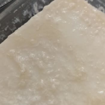 BİM Kıbrıs Tatlısı Küflü Ve Bozuk.