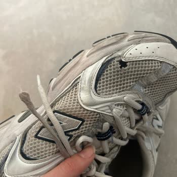 New Balance 530 Netzstoff-Risse der Schuhe innerhalb eines Jahres