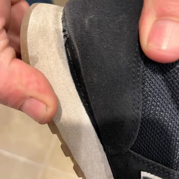 New Balance Sohlenrisse an den Schuheen nach einer Woche Nutzung