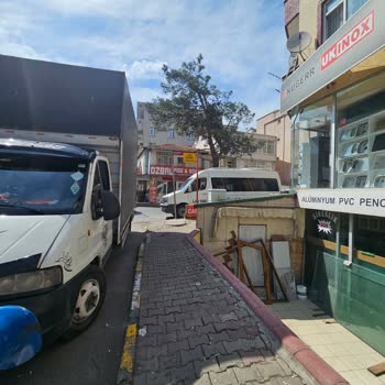 İBB - İstanbul Büyükşehir Belediyesi Ümraniye'de Güvensiz Durak Sorunu