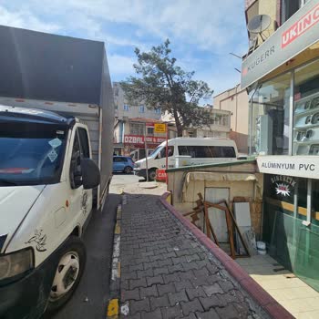 İBB - İstanbul Büyükşehir Belediyesi Ümraniye'de Güvensiz Durak Sorunu