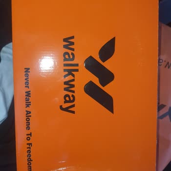 Ayakmod Rafta İnsanların Giyip Çıkardığı