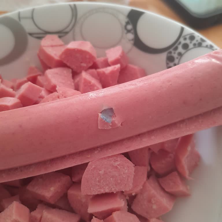 Maret Sosisin İçinden Plastik Çıkması