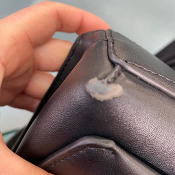 Calvin Klein Çantam Kendi Kendine Yırtılıyor