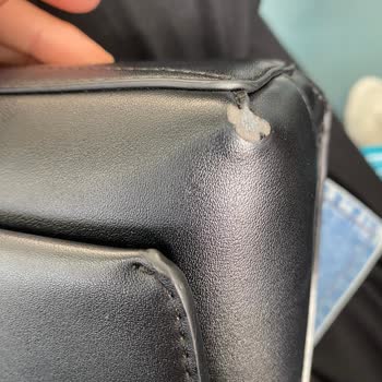 Calvin Klein Çantam Kendi Kendine Yırtılıyor