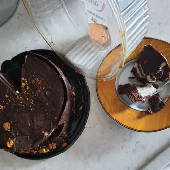 A101den Aldığım Özsüt Sefer Usta Krokanlı Pastadan Çürük Tat Geliyor