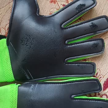 Decathlon Kaleci Eldiveni 1 Saatte Havluya Döndü. İade Talebimiz Kabul Edilmedi