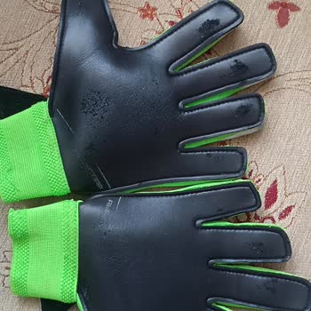 Decathlon Kaleci Eldiveni 1 Saatte Havluya Döndü. İade Talebimiz Kabul Edilmedi