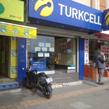 Turkcell Çalışanının Sinirli Tavrı Askercell Numaralarını Kaydetmedi