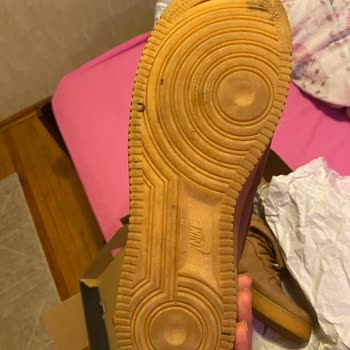 Sneaks Up Kullanılmış Ayakkabı Gönderdi