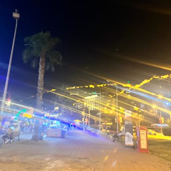 Apple İPhone 15 Pro Max Işık Yayılması