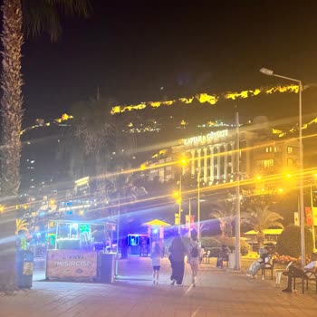 Apple İPhone 15 Pro Max Işık Yayılması