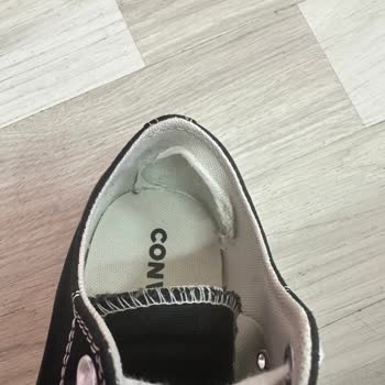 SuperStep'ten Andığım Converse Ayakkabının Astarı Yırtıldı.