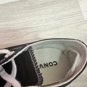 SuperStep'ten Andığım Converse Ayakkabının Astarı Yırtıldı.