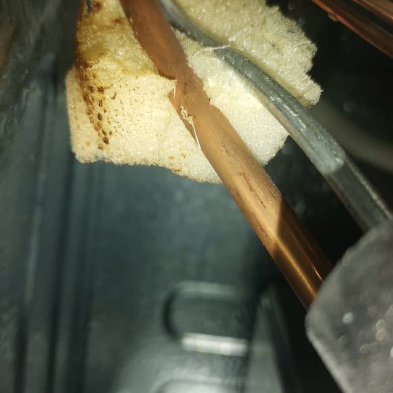 Arçelik283614lEl Marka Sıfır Buzdolabı Arkasındaki Sünger Yanığı