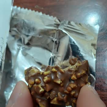 Nestle Çikolatanın İçinde Sert Ve Sivri Plastik Çıktı