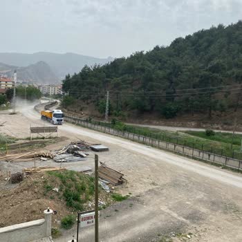 Amasya Belediyesi Şeyhcui Mahallesi Şeyh Yolu Sokakta Asla Yapılmak İstenmeyen Asfalt