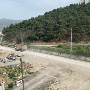 Amasya Belediyesi Şeyhcui Mahallesi Şeyh Yolu Sokakta Asla Yapılmak İstenmeyen Asfalt