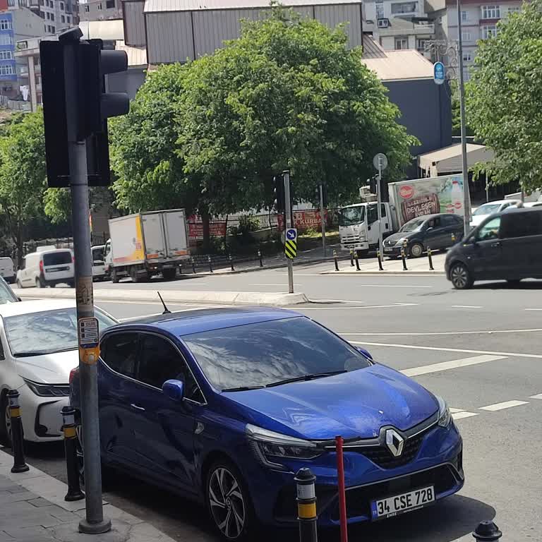 Emniyet Genel Müdürlüğü Işıkların Tam Önüne Park Etme